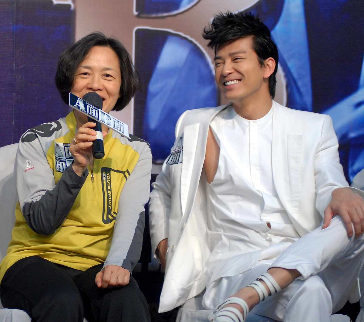 2010年4月27日,杭州,<strong>电影</strong>《a面b面》举行演员见面会.