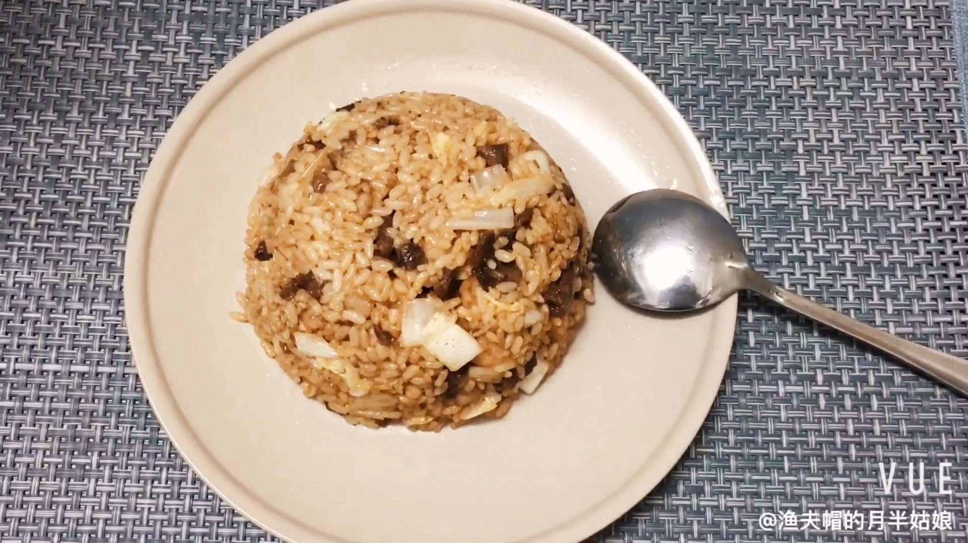 一碗好吃到六亲不认的虾仁牛肉炒饭,快手易操作,懒人必备炒饭