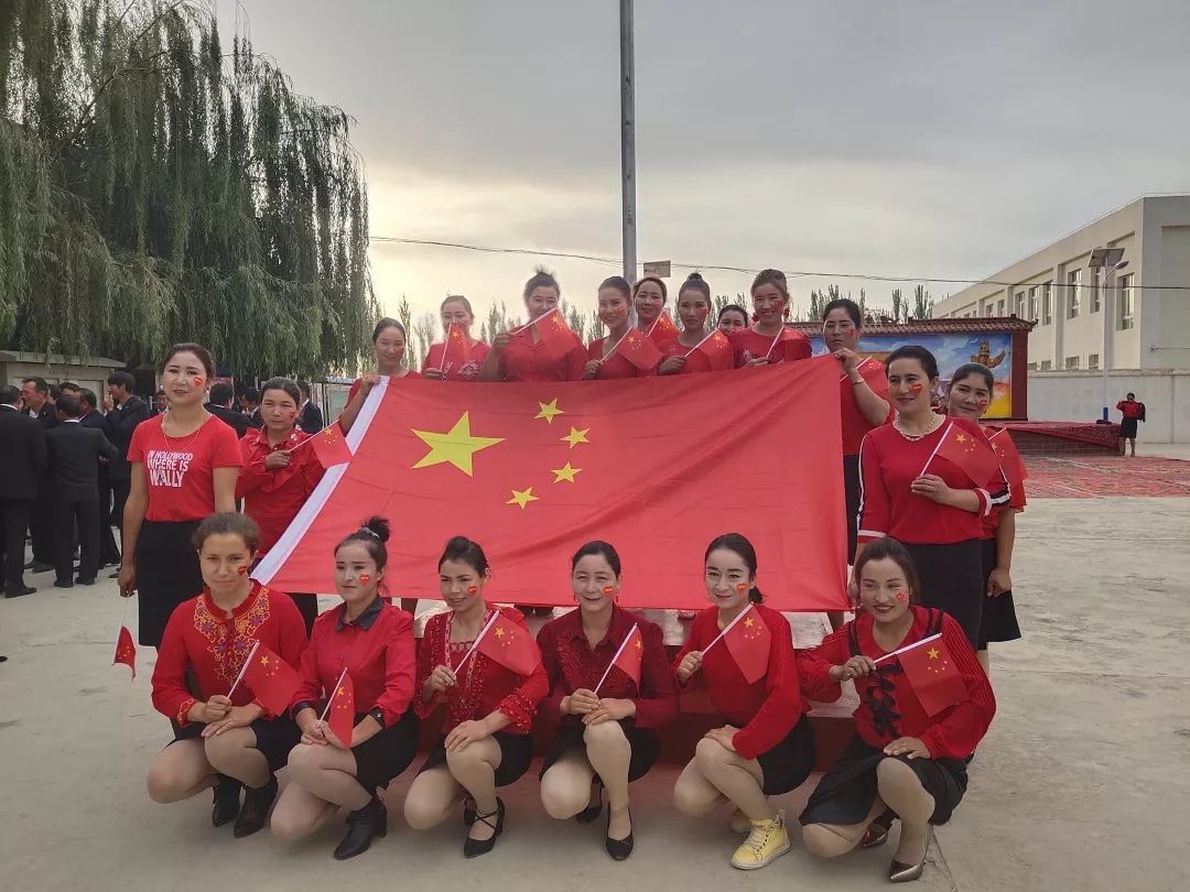 我愛你中國!新疆各族婦女姐妹向祖國母親深情告白!
