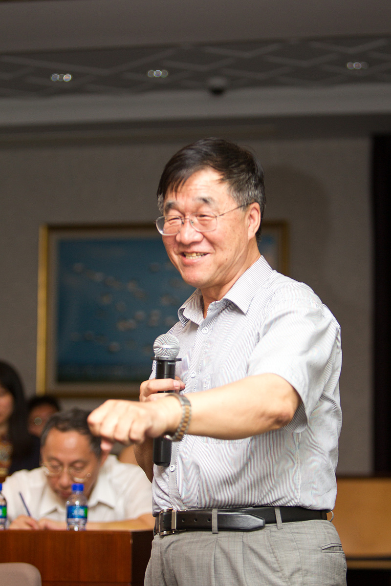 薛华健老师曾在北京大学国际数学研究中心任博士后我们会叫他北大男神。美化一下这个句子