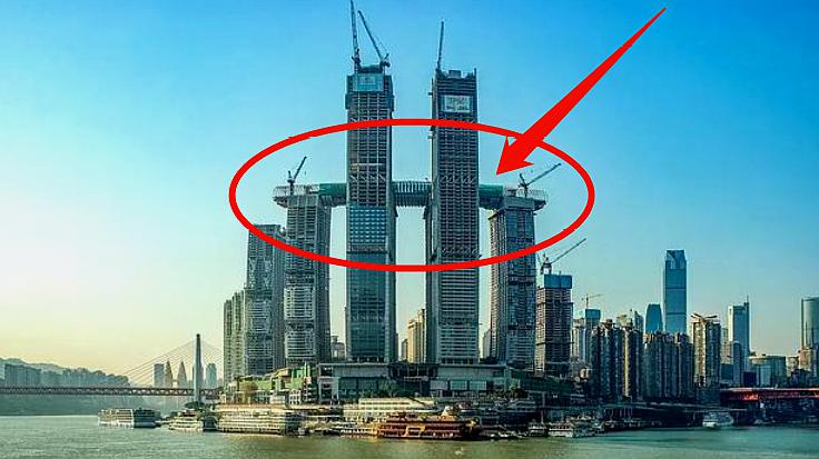 [图]中国基建技术有多强?这座“横着建”的摩天大楼,老外都看懵了