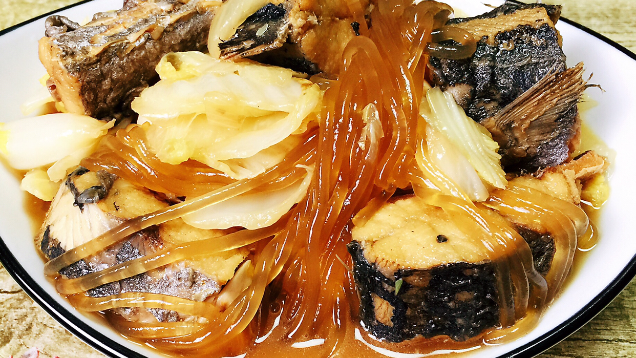 鲅鱼炖白菜让鲅鱼和白菜荤素交融味道鲜美咸鲜入味是最接地气做法