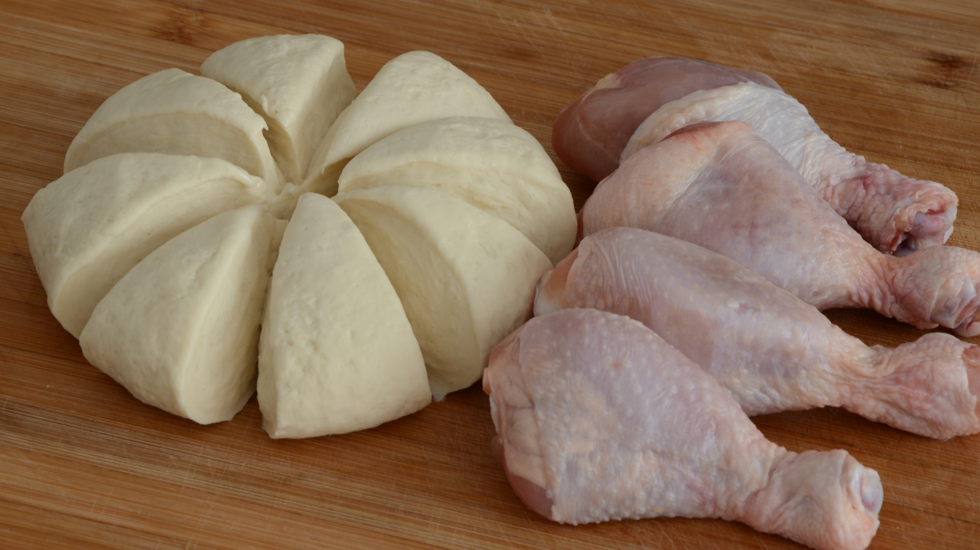 一碗面粉加四个鸡腿,我家一周做三次,比红烧肉好吃,连汁都不剩