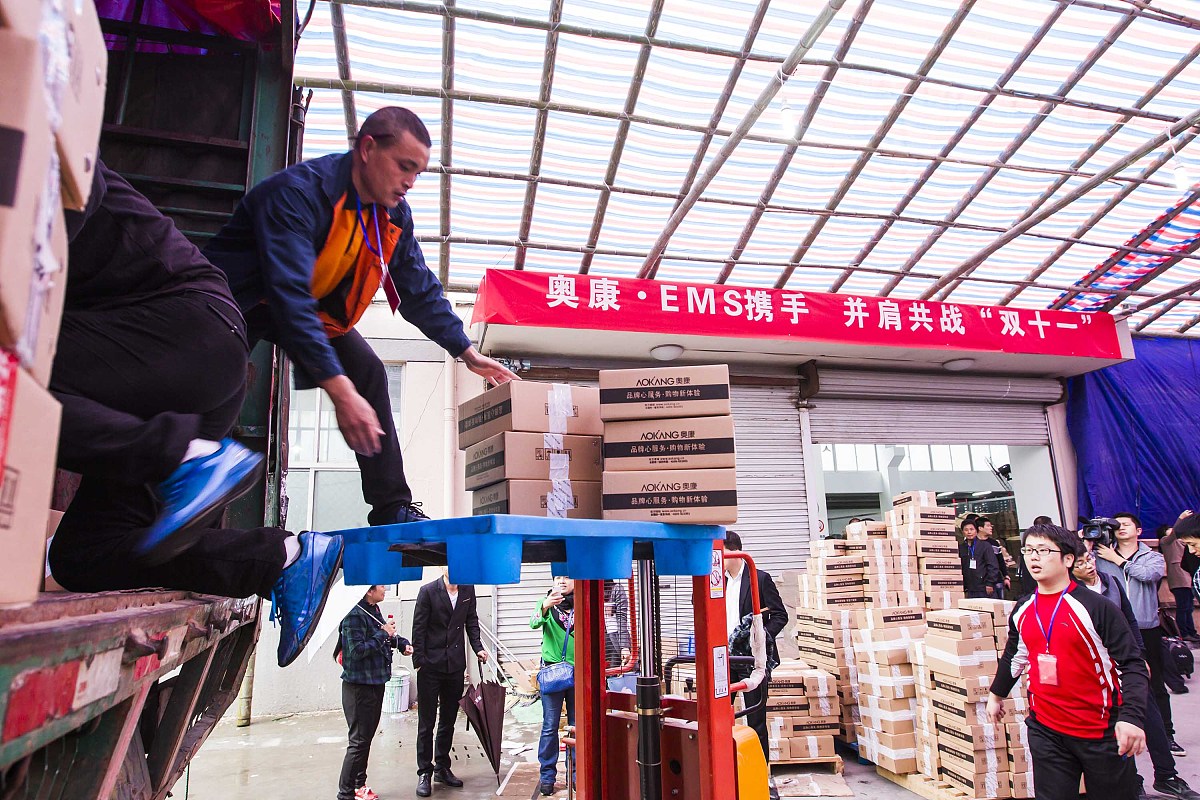 盗卖公司物资设备、工程余料等谋取私利。给上述材料写一段整治措施