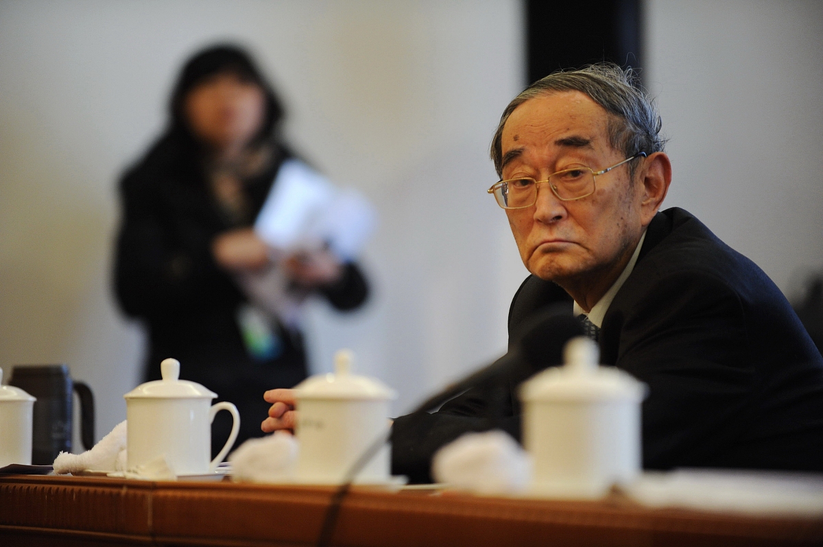 ***_***2012年03月04日,北京,全国政协经济组委员讨论并接受记者采访.