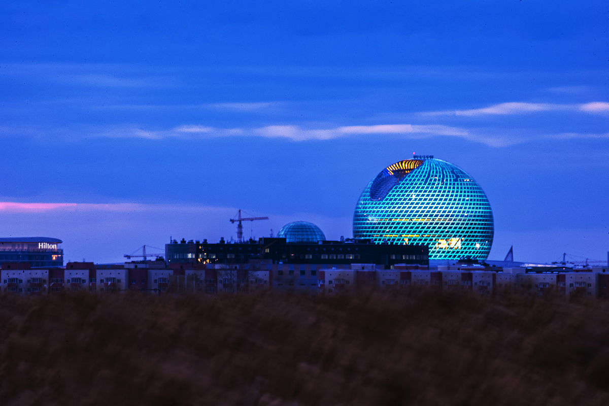 请以干部职级晋升应以资历和年龄为主对反方进行4次提问