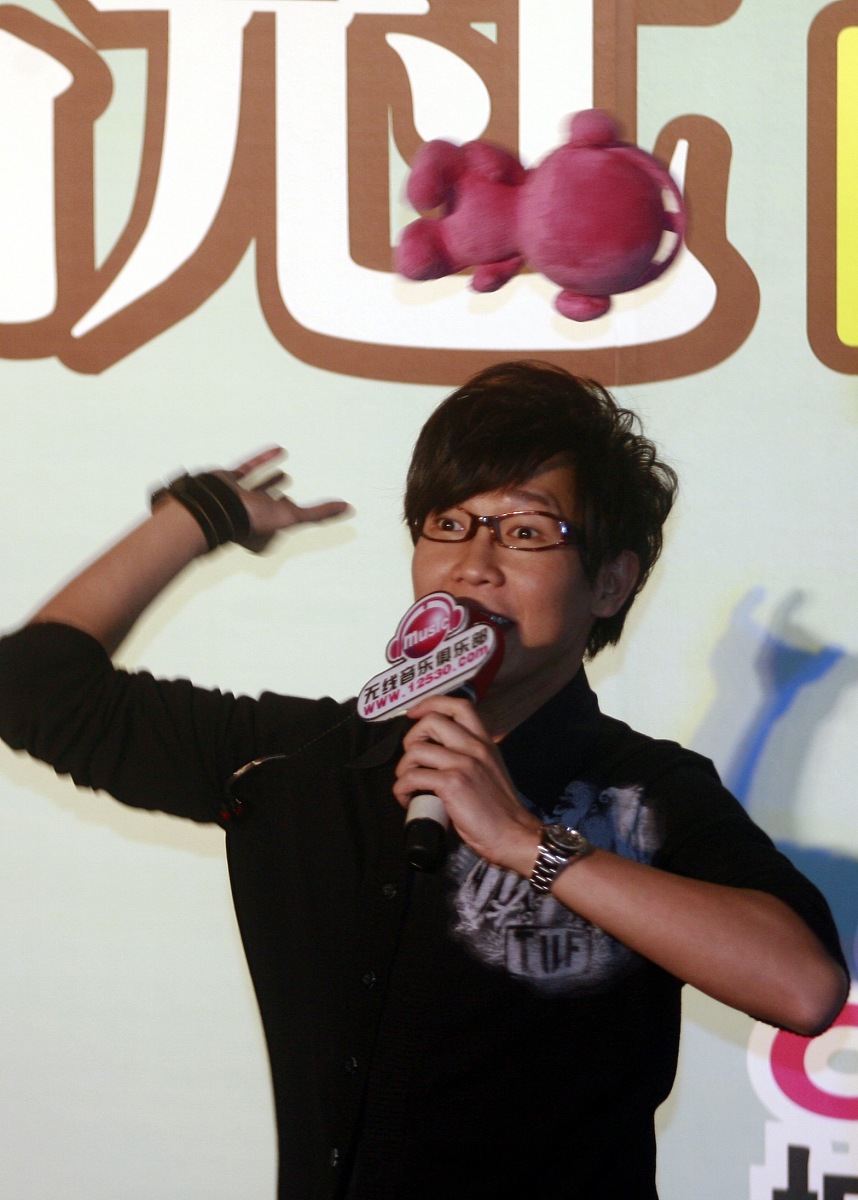 2009年11月16日,济南,"品冠——爱情大富翁"全国巡回歌友会济南站演出