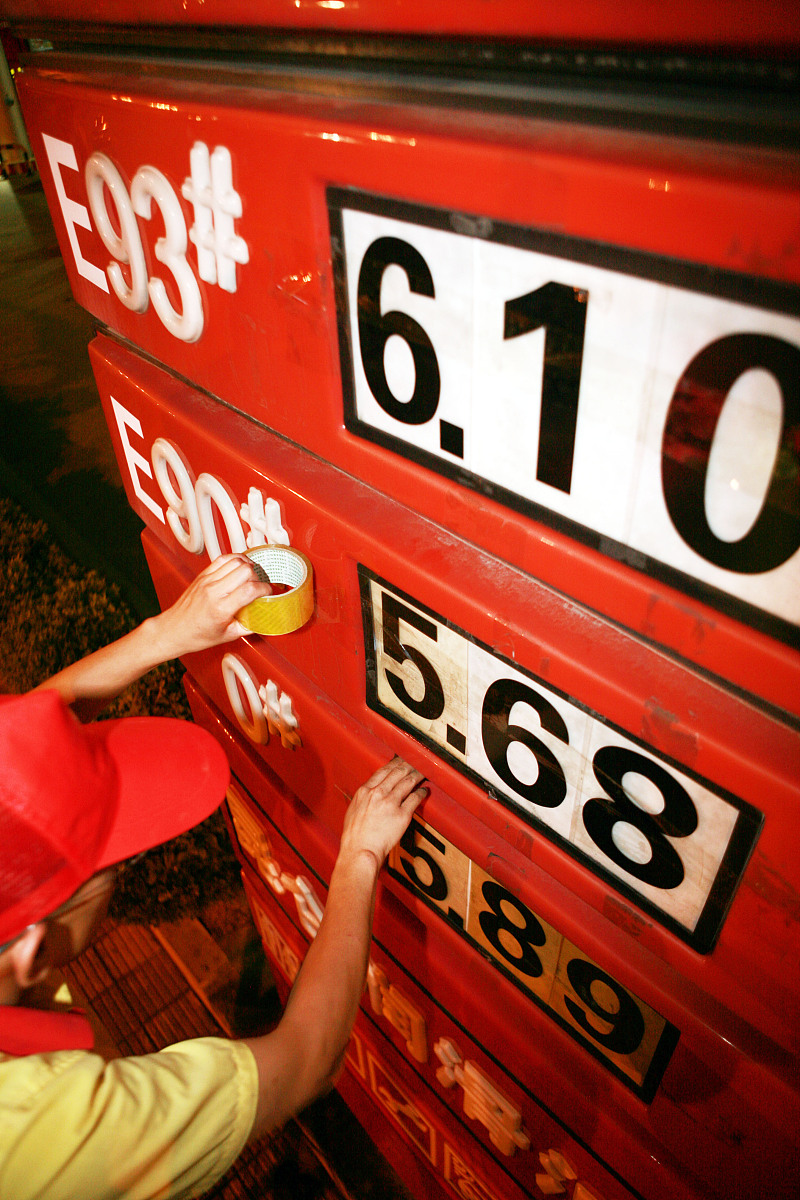 汽车油耗计算：8元/升，行驶44公里耗油3.4升，每公里油费多少？