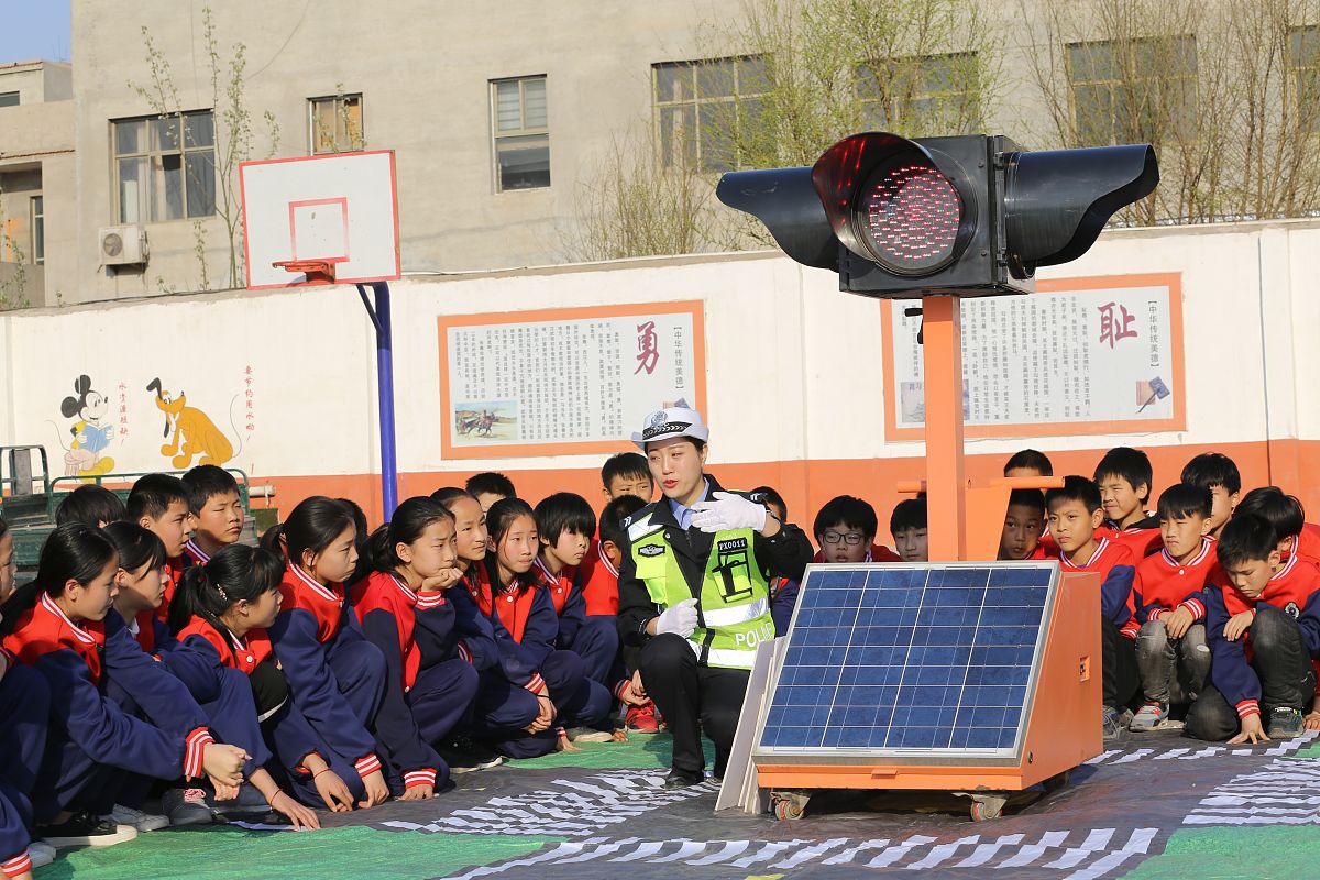 标题：停电了 写一篇800字文小学作文