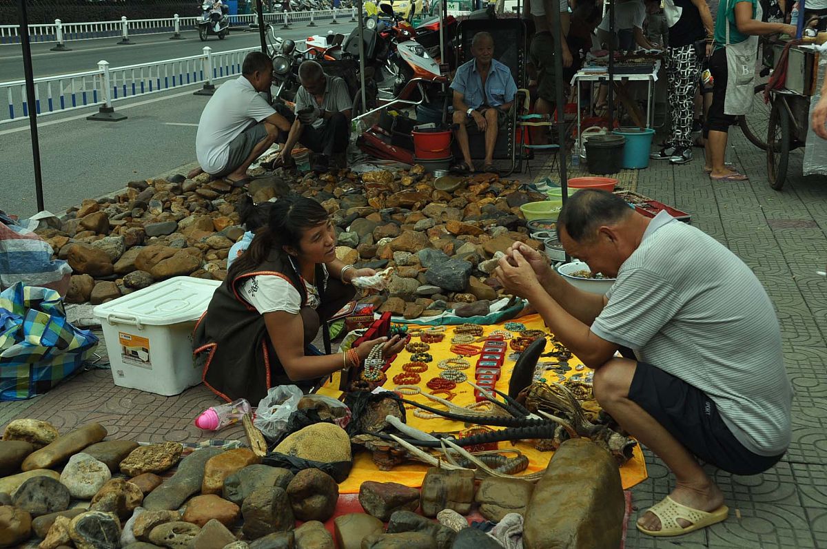 请使用《这些评分满分的神作你还没玩过？那真是妄称游戏玩家》为标题写一篇能引发用户思考的开头字数二百字