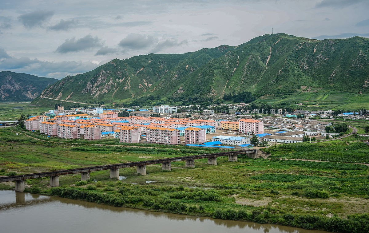 2019年8月8日,吉林图们,隔江远眺朝鲜南阳市.