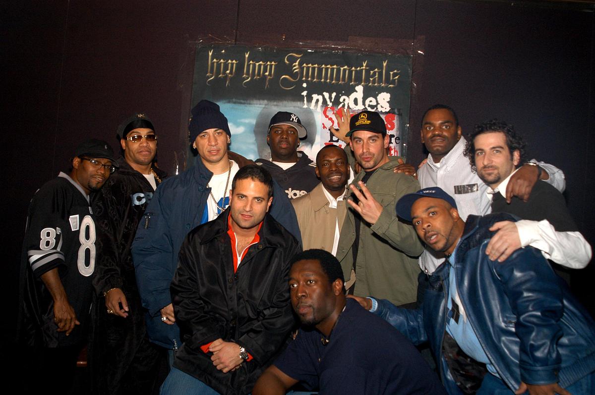 帮我写一首rap歌词要中文