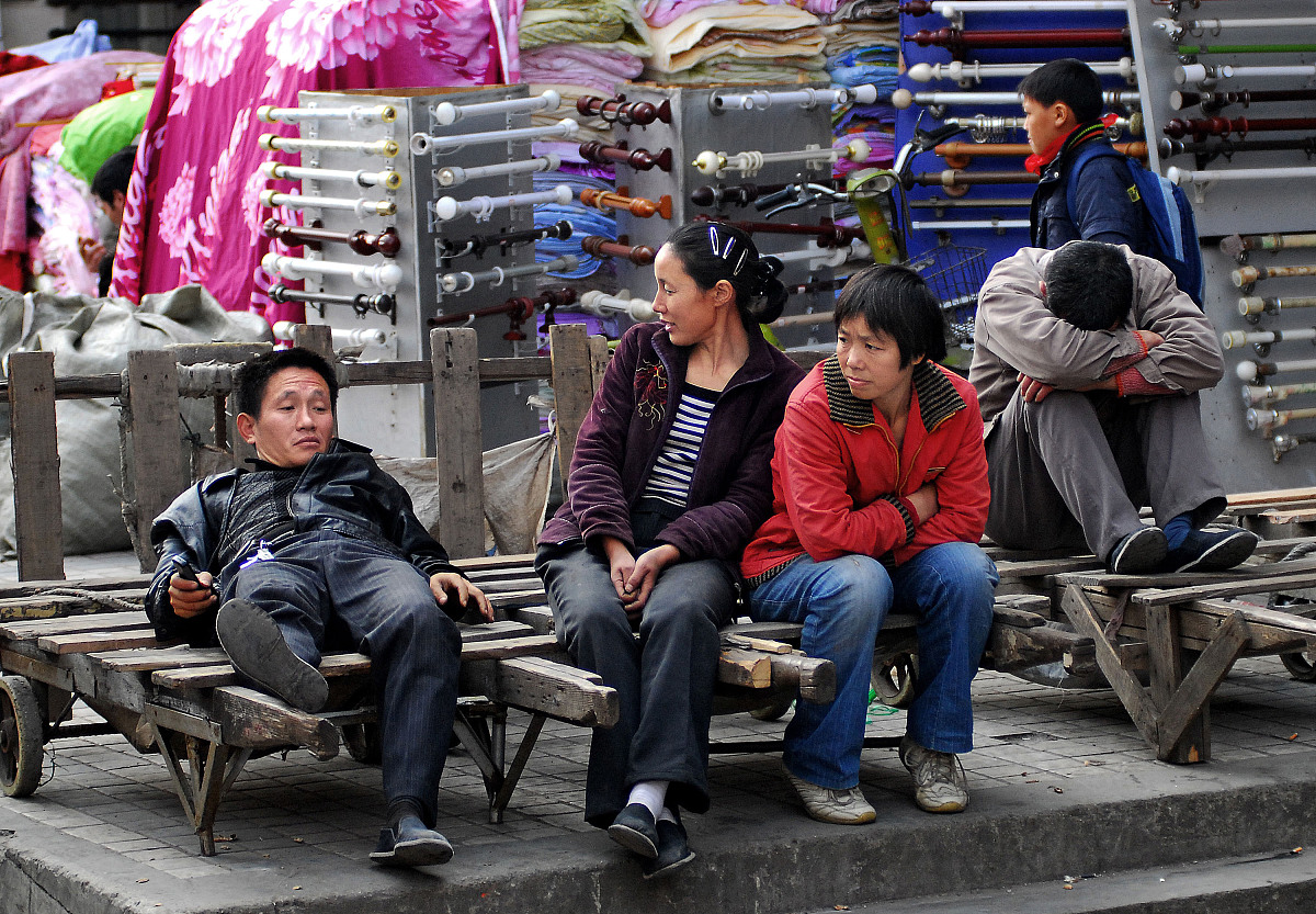 2007年 11月 9日 , 成都 , 荷花 池 综合 批发市场 , 小憩 中 的 手推