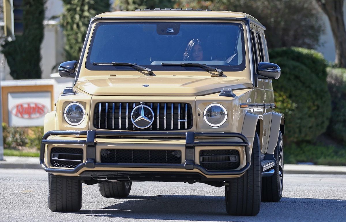 当地时间2019年3月13日,卡拉巴萨斯,凯莉·詹娜(kylie jenner)驾车外