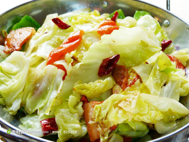 干锅包菜家常做法,步骤详细清晰,就怕你在家学不会