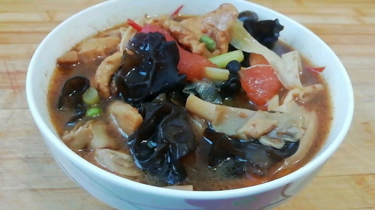连汤肉片是河南洛阳水席中不可缺少的特色名菜