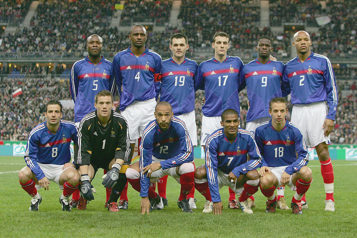 1996年欧洲杯足球赛是英国历史上第一次举办的国际足球比赛也是自1966年世界杯以来英国足球界最具标志性的比赛之一。这届比赛为什么如此特殊？它对英国足球界的影响是什么？