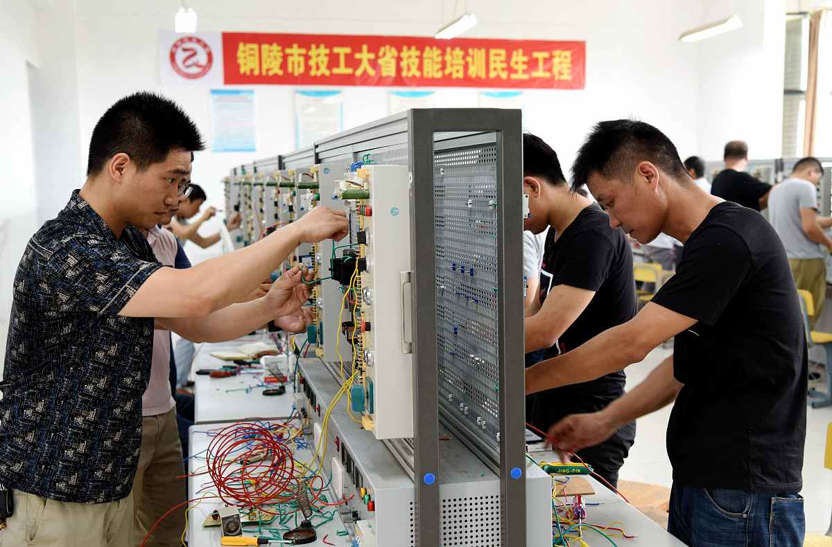 五峰土家族自治县职业教育中心电工电子专业怎么样？专业介绍及就业前景