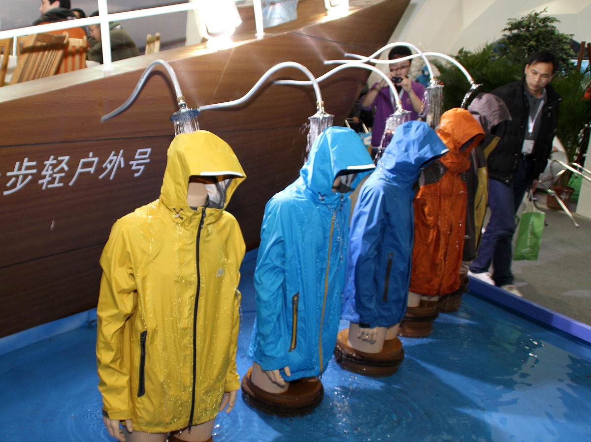 防摔服对环境和社会可持续发展的影响