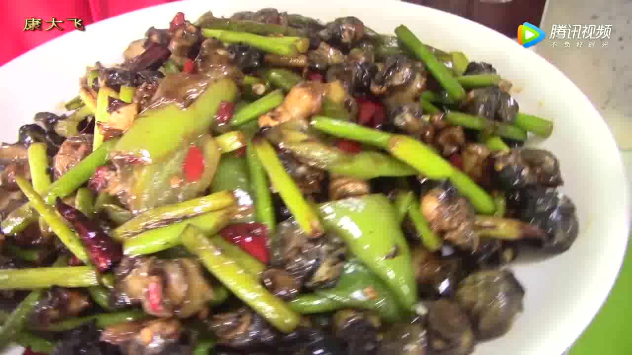 辣炒螺蛳肉:小伙在家做爆炒螺蛳肉,味道一绝!