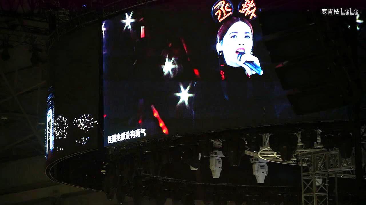 [图]杨丞琳现场演唱《青春住了谁》不愧是华语流行天后