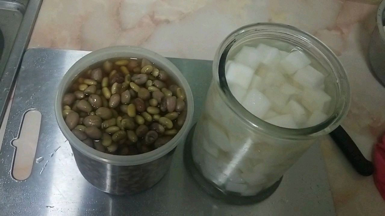 我用白萝卜,花生米,黄豆做了2个小咸菜,营养美味,食用方便