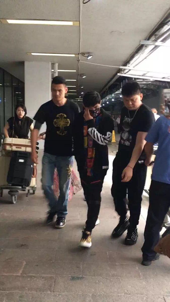 上海男孩kaka 为推油技师小杨创作的RAP歌曲