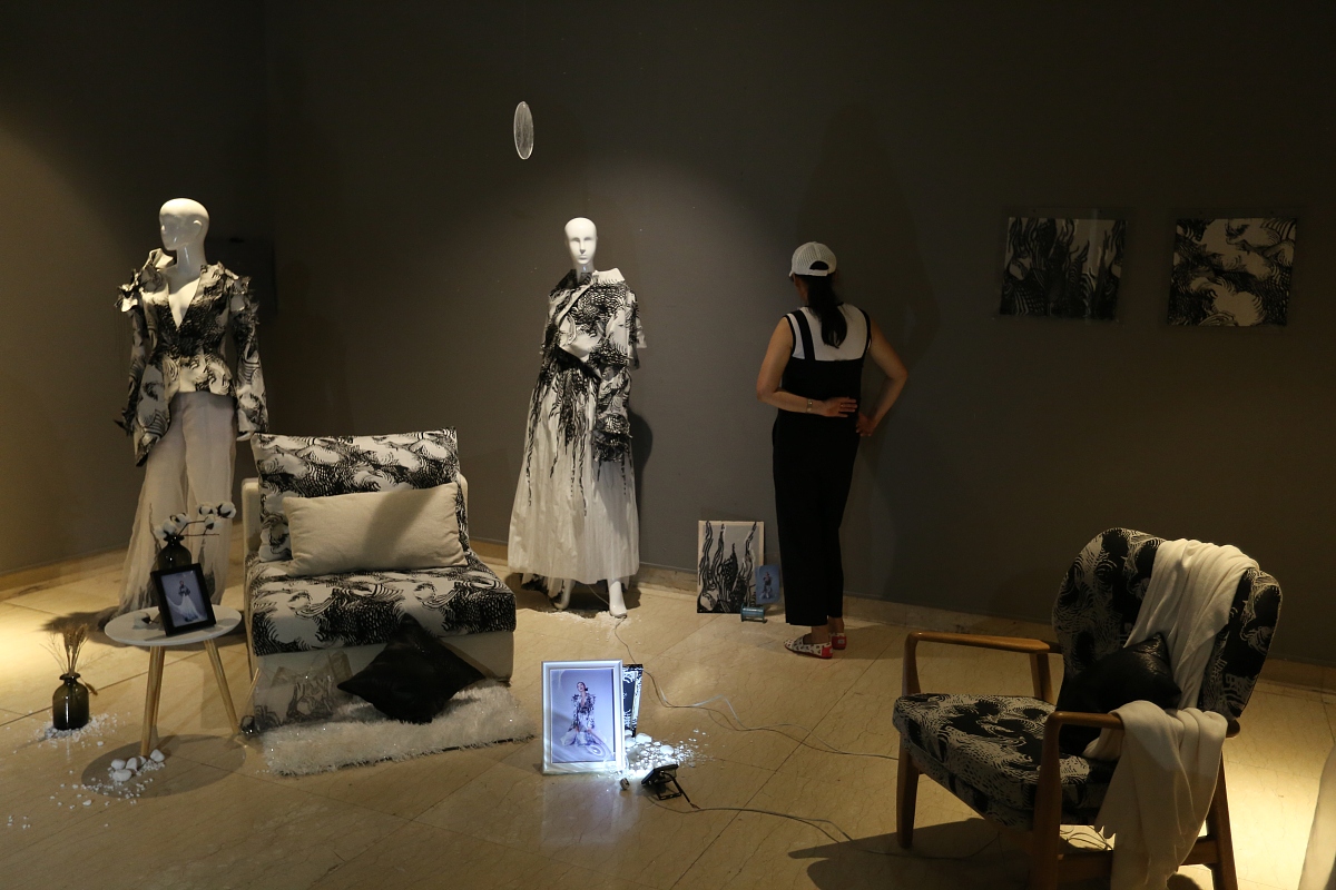服装展示设计：静态展示与动态展示的奥秘