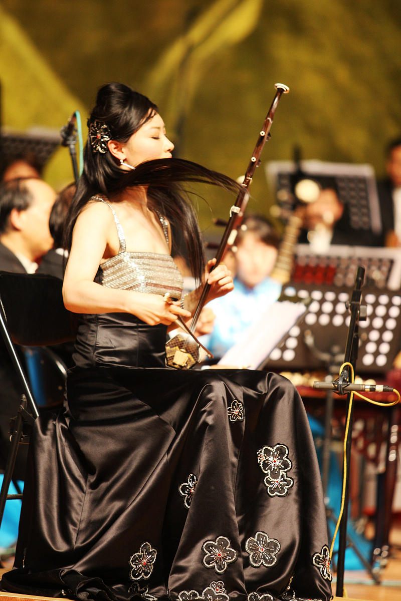 悠扬笛声中的民族之魂：探析竹笛曲《塔塔尔族舞曲》的音乐魅力与文化意蕴