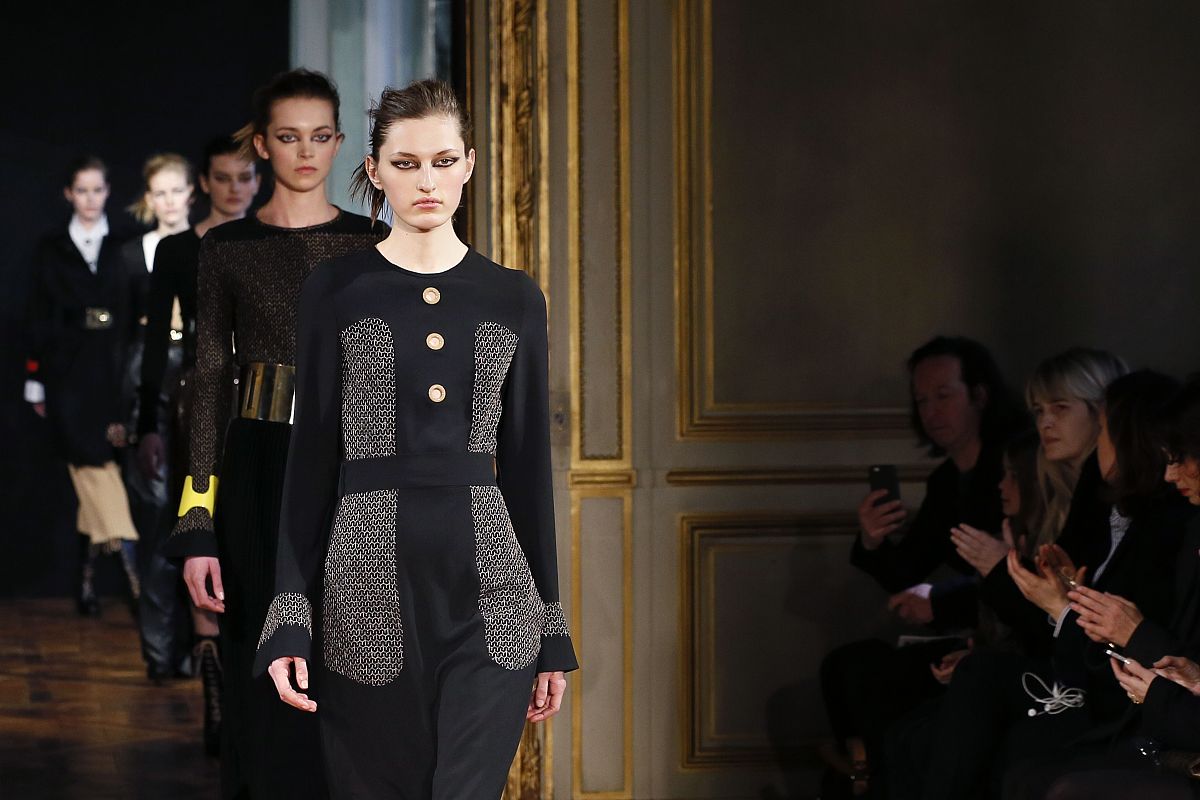 巴宝莉跟香奈儿的差别有多大？1000字左右的回答