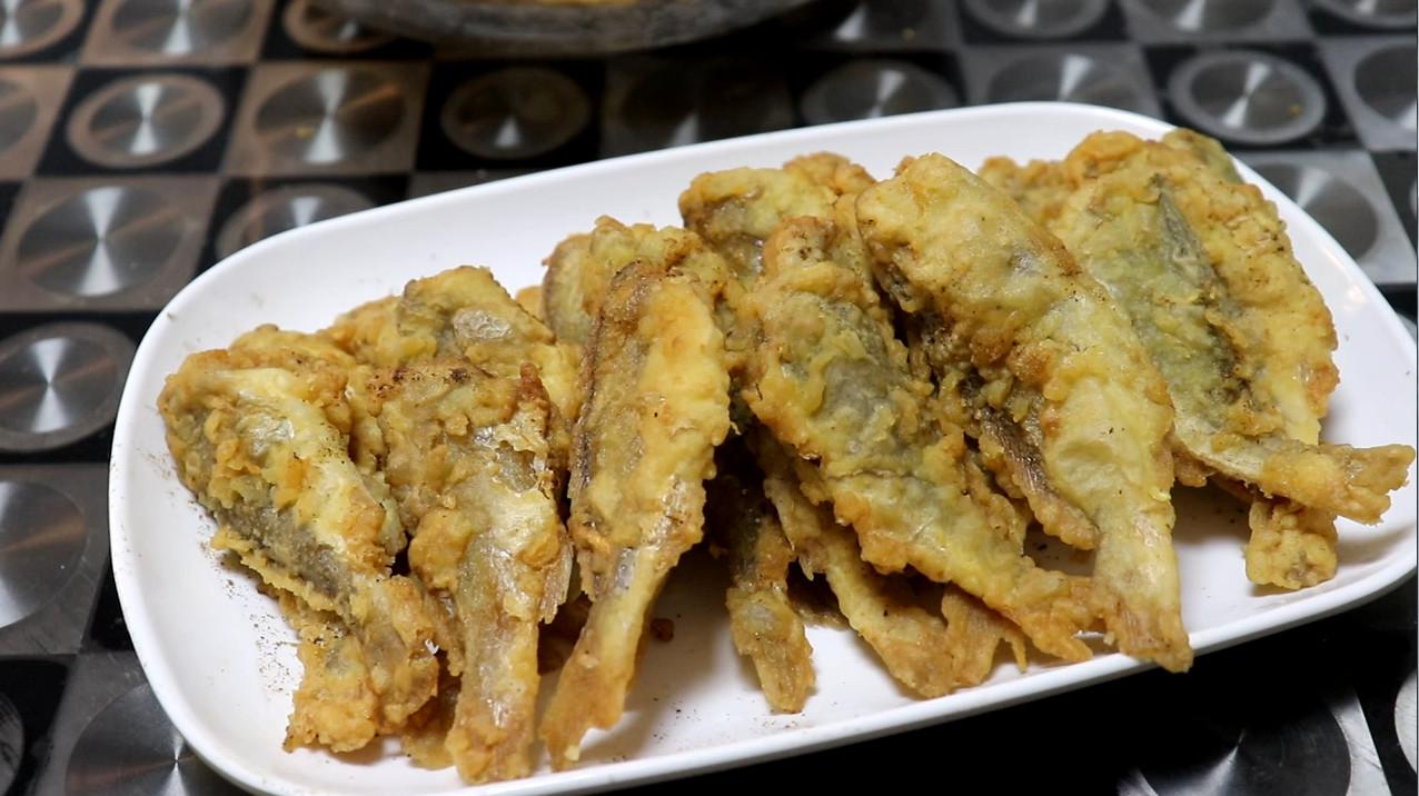 教你在家做香酥小黄鱼,色泽金黄、外酥里嫩,一做一大盆都不够吃