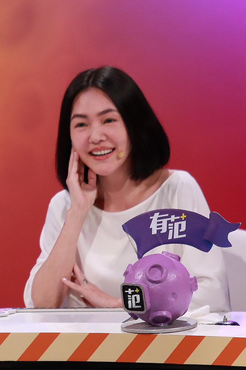 你现在身份是一名传媒专业学生要写毕业论文《浅析电视节目奇葩说的创新、问题与对策》请对论文的提纲进行写作保证其内容逻辑性、合理性不要乱写：