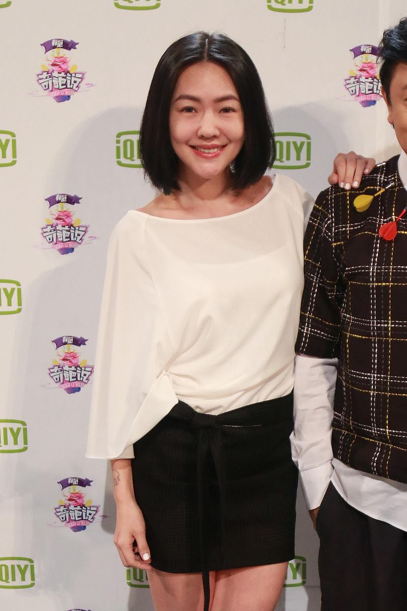 请对论文章节 41《奇葩说》引入新颖的节目形式和内容进行写作保证其内容逻辑性、合理性不要乱写：