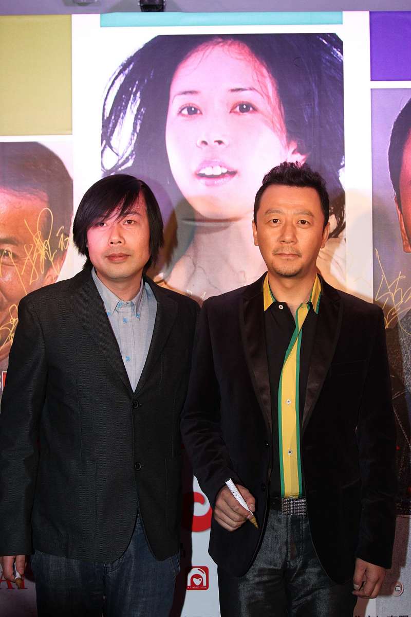 2011年3月29日,北京,电影《万有引力》首映红毯.导演赵天宇与郭涛+++_