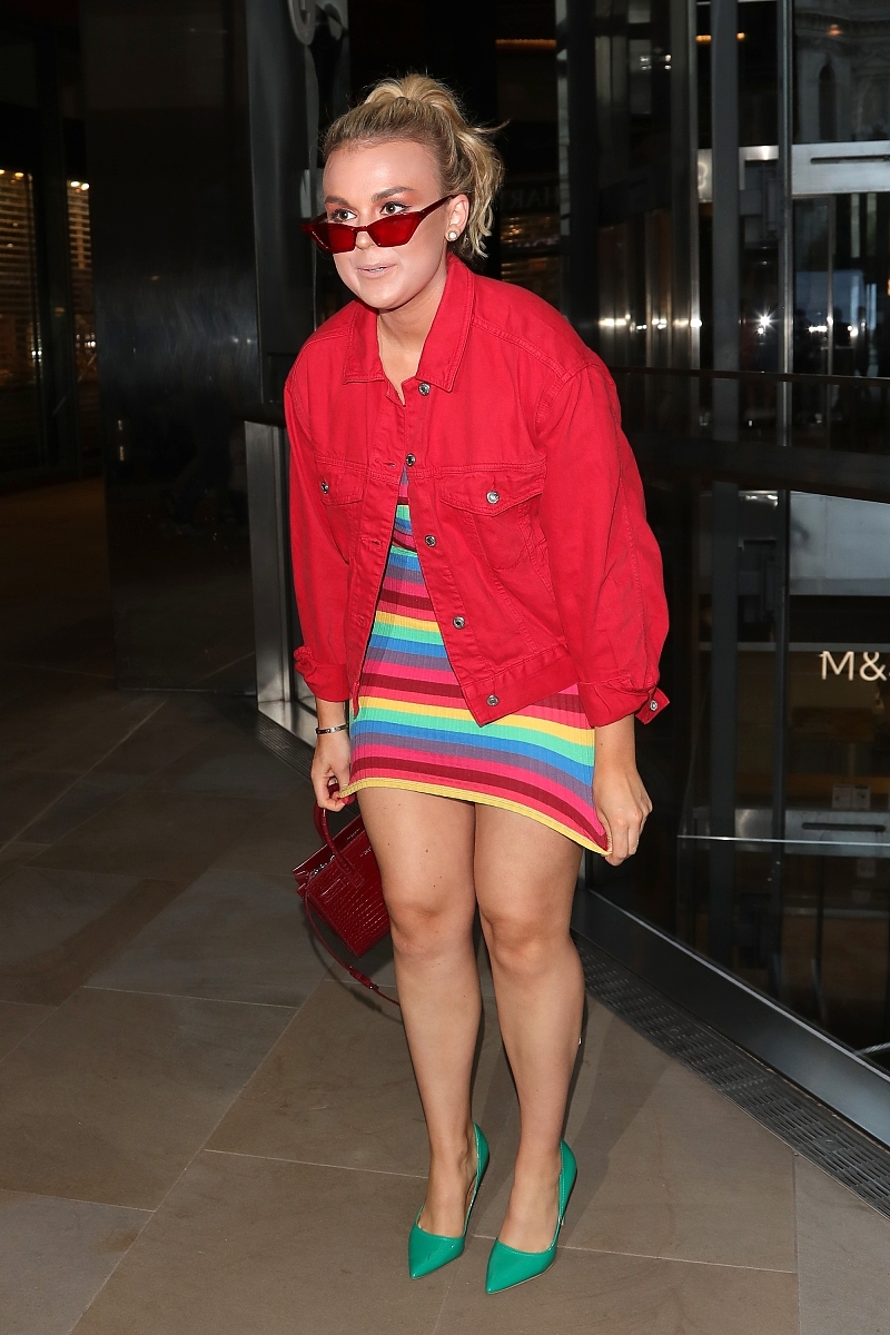 抖音粉丝最多博主是谁？迪丽热巴夺冠，粉丝破亿！