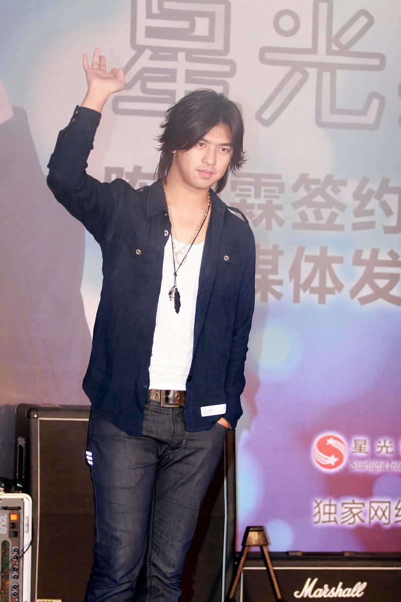 2008年7月7日,北京,陈柏霖签约星光国际.+++_+++陈柏霖