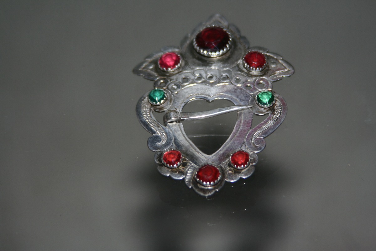 融合上古神兽与非遗工艺，打造简约时尚的国际风珠宝配饰