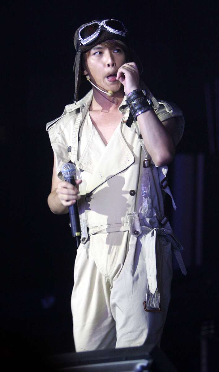 2009年4月11日,上海,飞轮海"想入飞飞世界巡回演唱会"在上海大舞台正