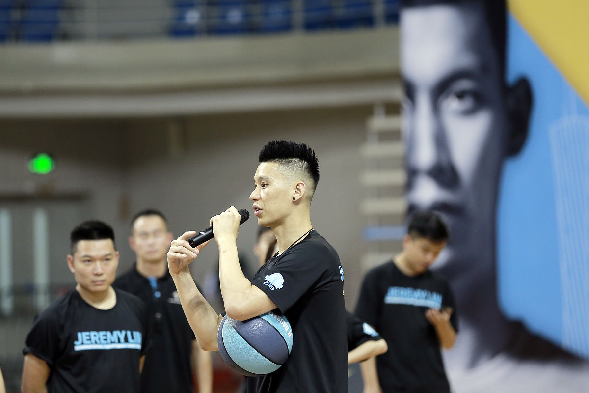 林书豪：'林疯狂'传奇，华裔篮球先锋