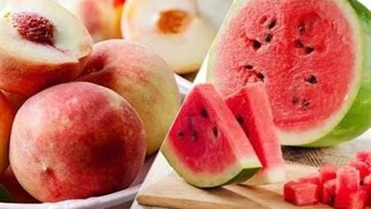 西瓜和桃子一起吃会中毒?虾+维C=砒霜?医生:都是谣言