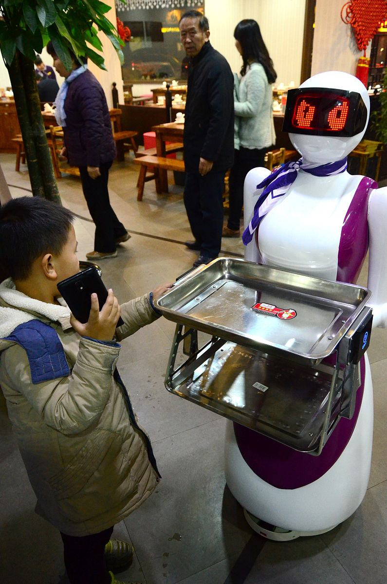 4 Robots Transforming Restaurant Service: From Kitchen to Dessert