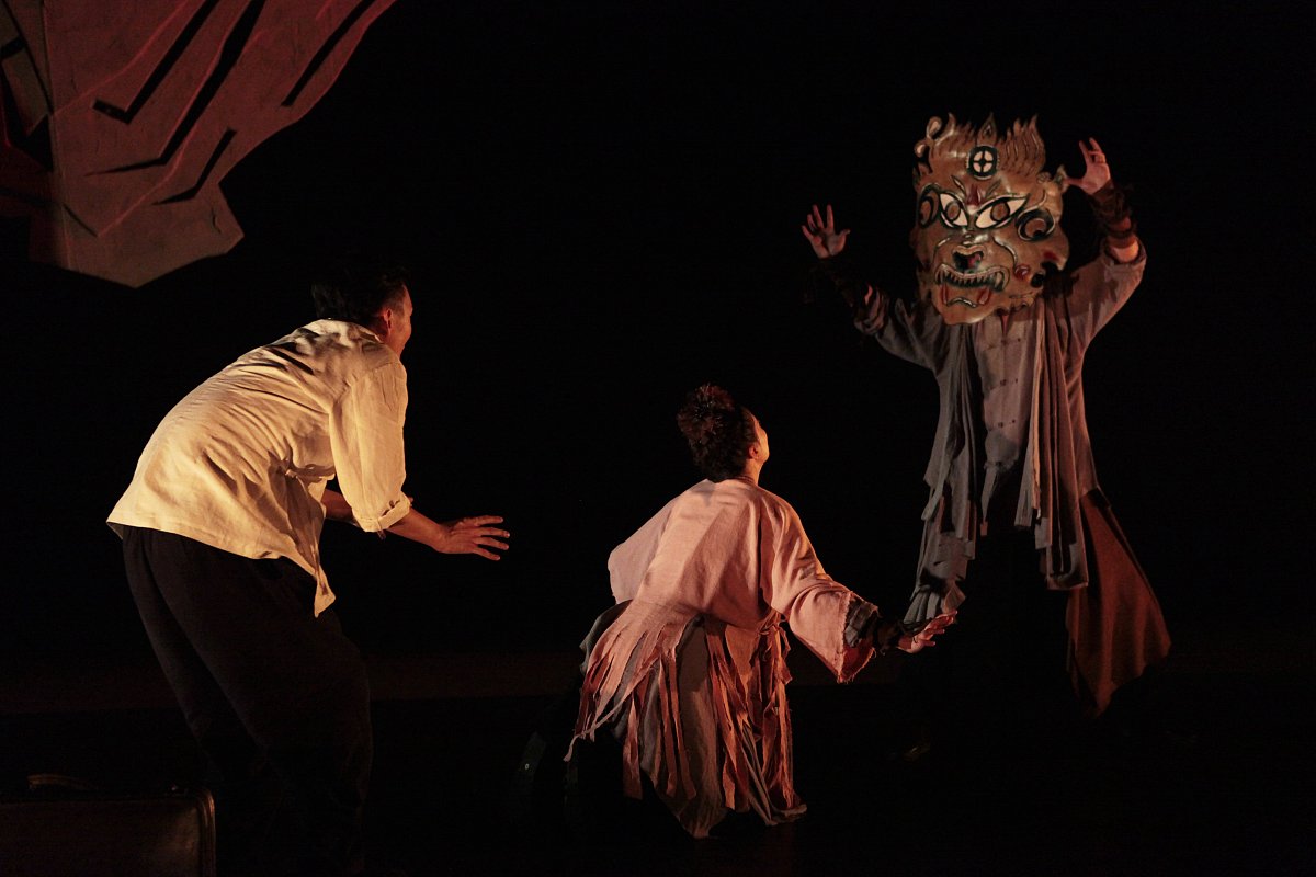 西西弗斯与镜子：一个关于恐惧与救赎的舞台剧构思