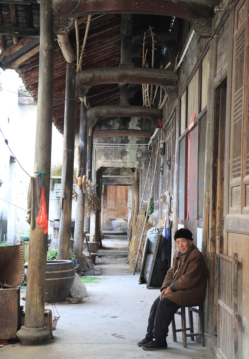 以一屋不扫何以扫天下与扫天下何须扫一屋写一篇800字的议论文