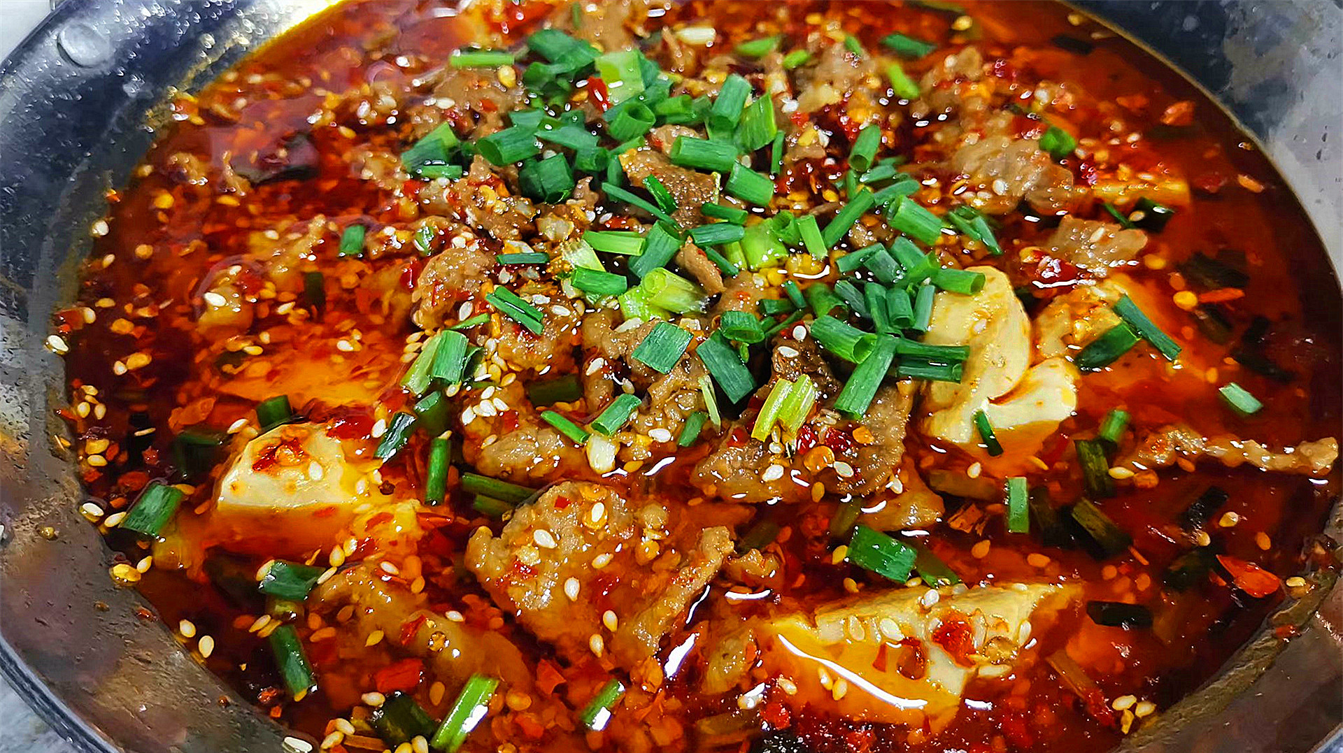 大厨分享一道“豆花牛肉”,比水煮牛肉还好吃,麻辣嫩烫滑,过瘾