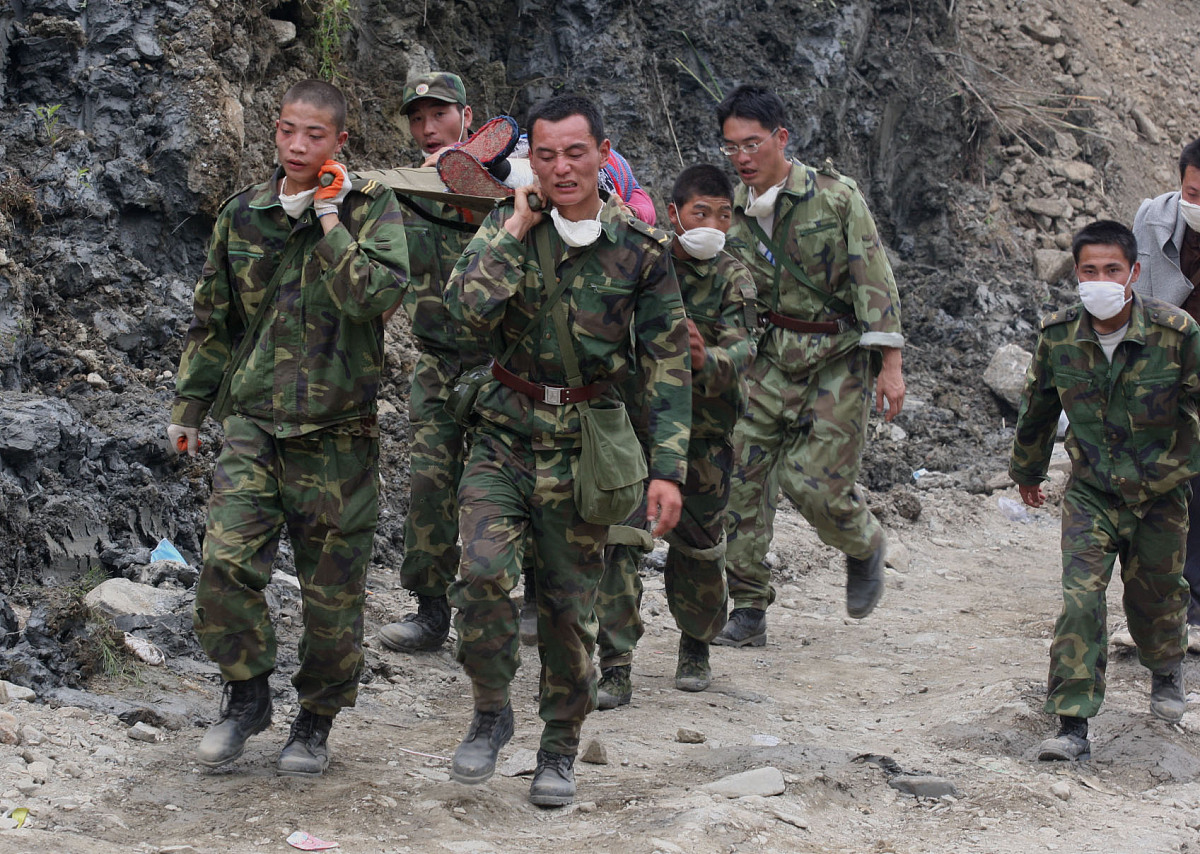 选一个工程事故案例分析其事故原因应急措施处理结果。要求：大于2000字