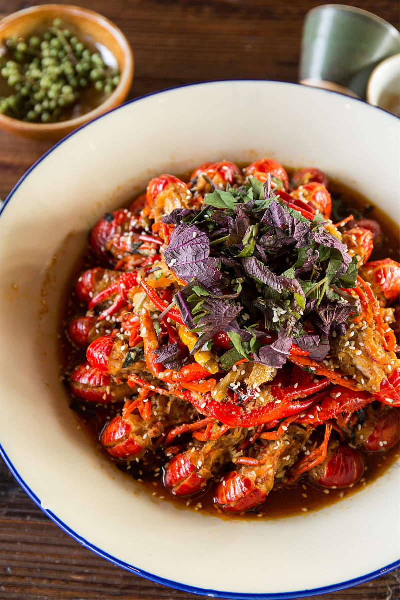 蒜蓉小龙虾：鲜嫩多汁，蒜香浓郁，好评如潮！