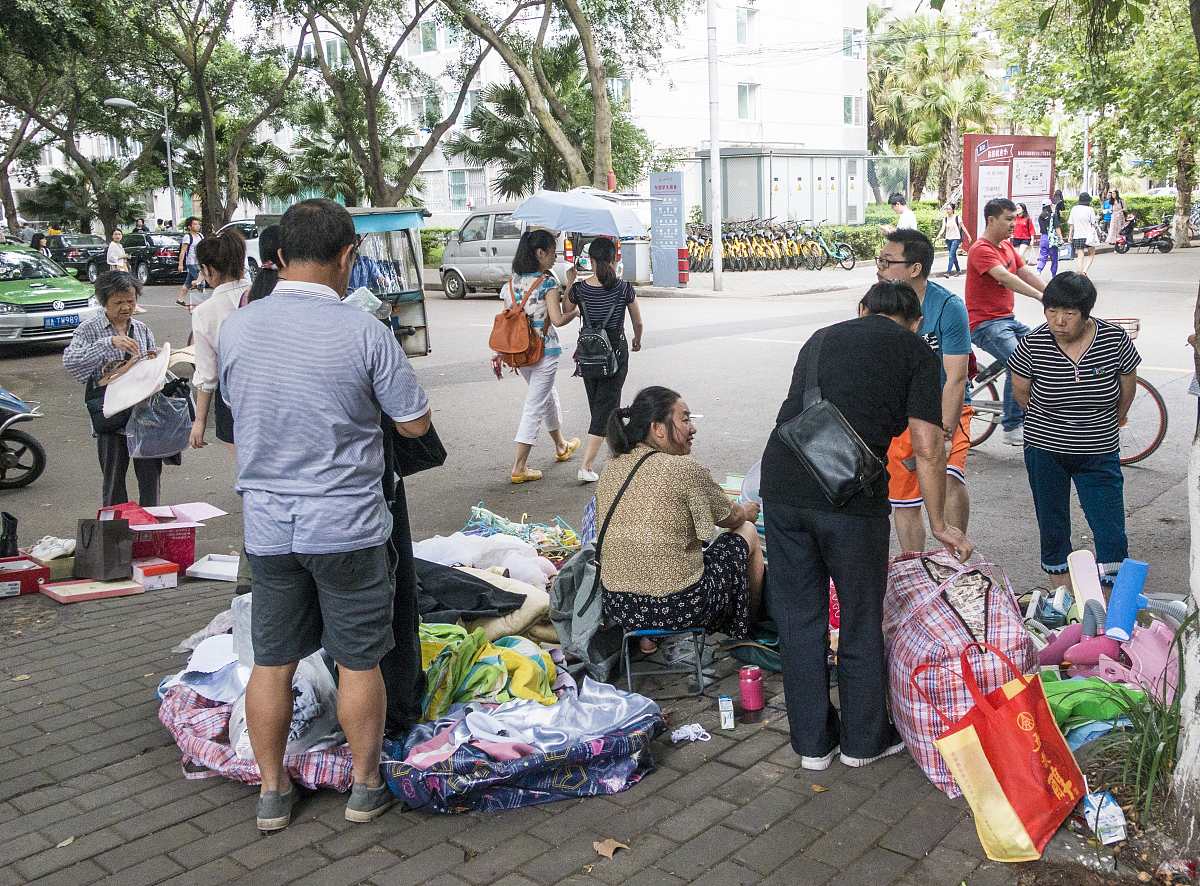 校园线上二手交易市场法律法规分析:消费者权益、电子商务、垃圾分类、知识产权和网络安全 校园线上二手交易市场法律法规分析:消费者权益、电子商务、垃圾分类、知识产权和网络安全