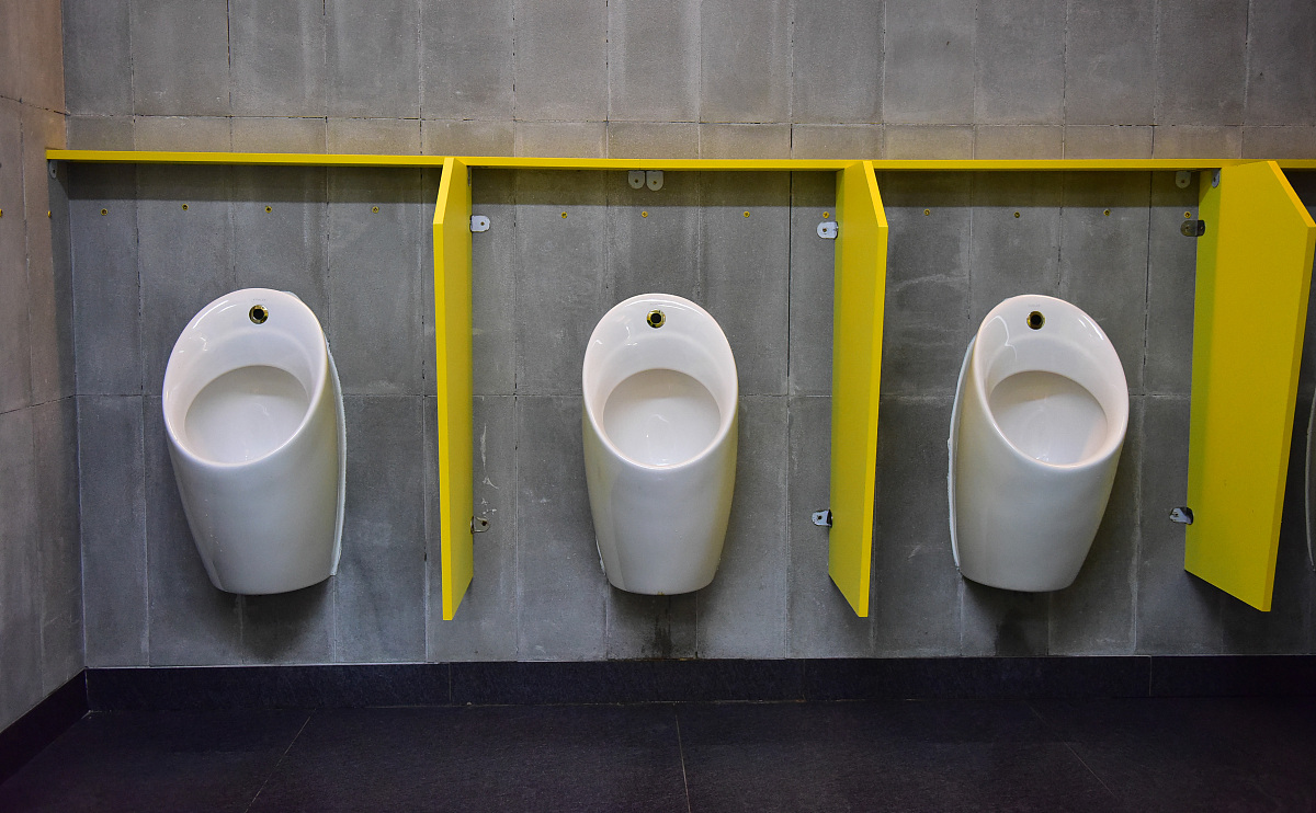 做首五言律诗话题是带薪拉屎