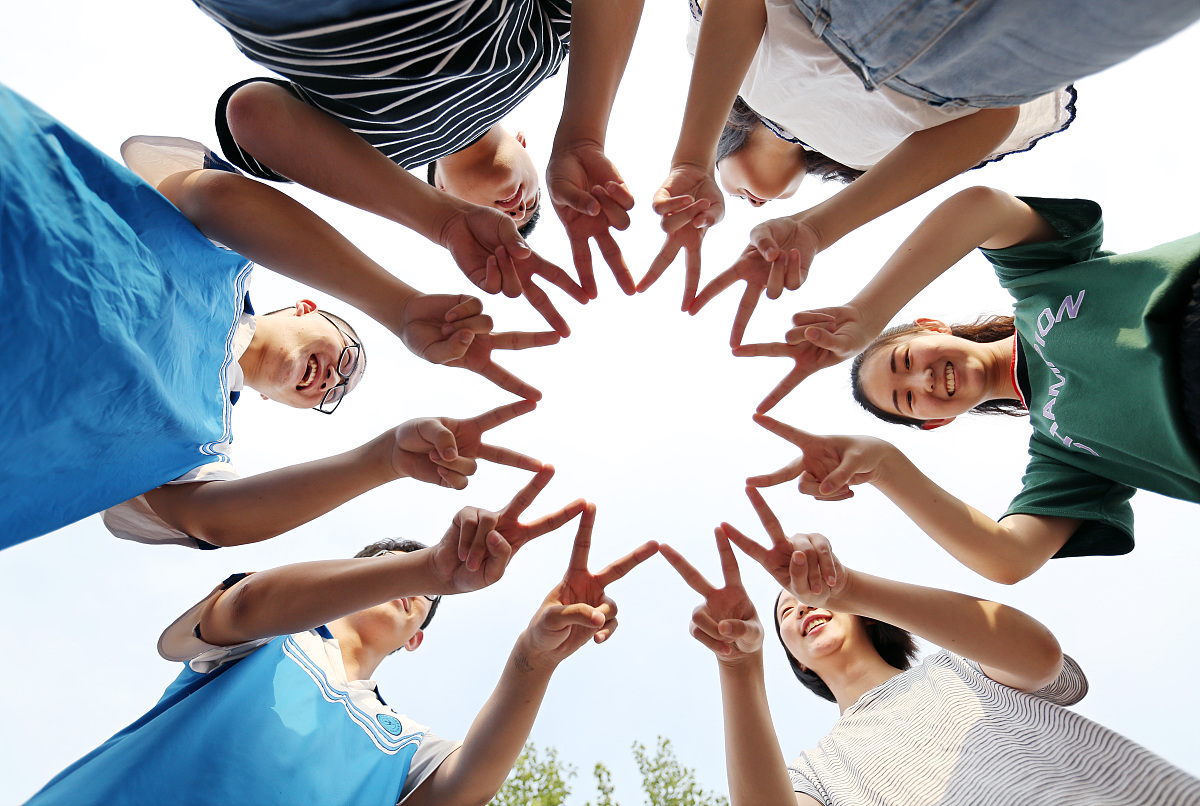 对方发过来九月份我会穿着校服走进初一的教室变得成熟稳重。因为我不再是六年级的小学生了这次我一定要赢！怎么回复