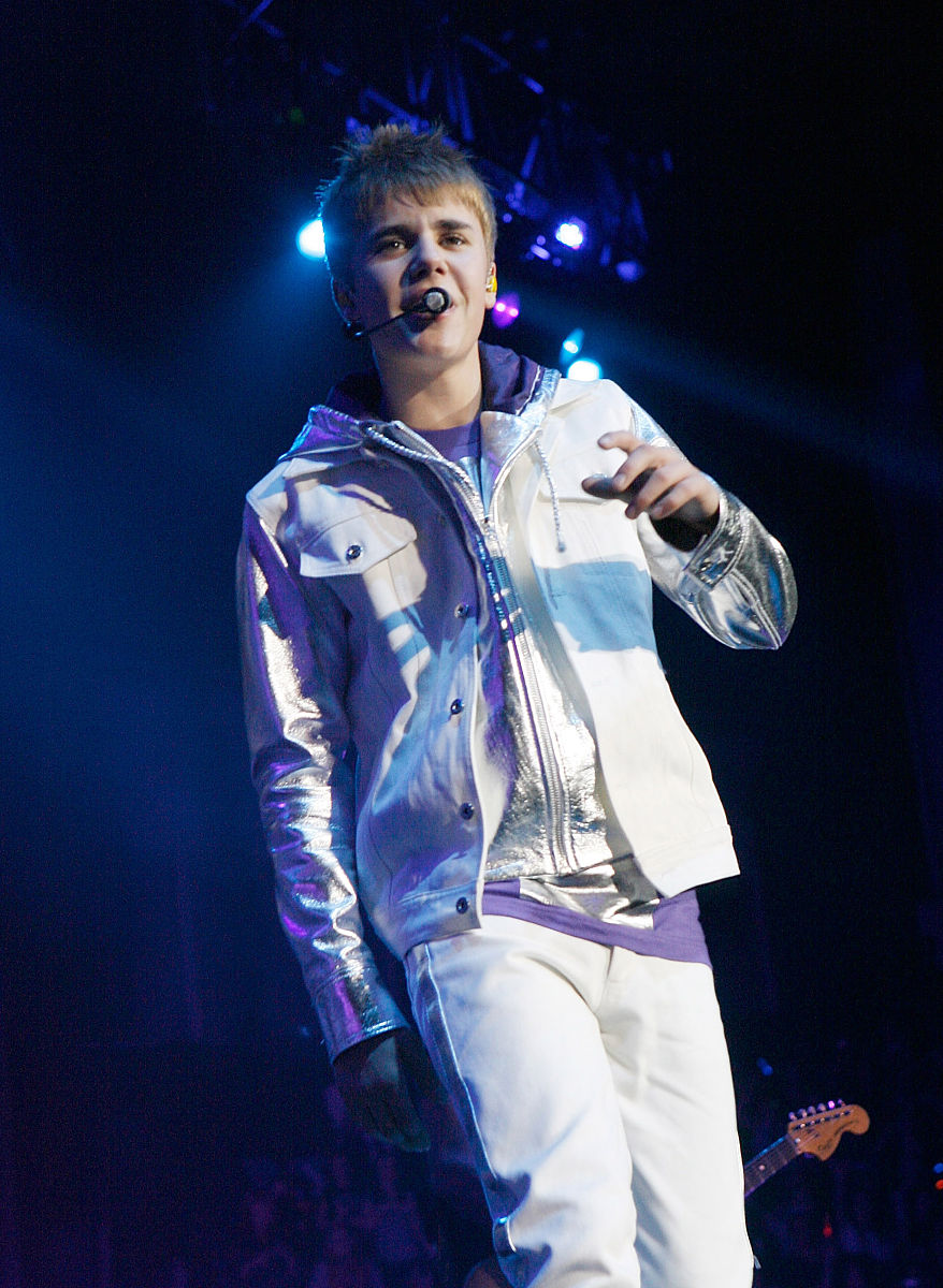 我喜欢听Justin bieber的哥也喜欢christopter的哥还有戳爷lauv你能分析一下我的音乐风格嘛并帮我推荐几首歌曲